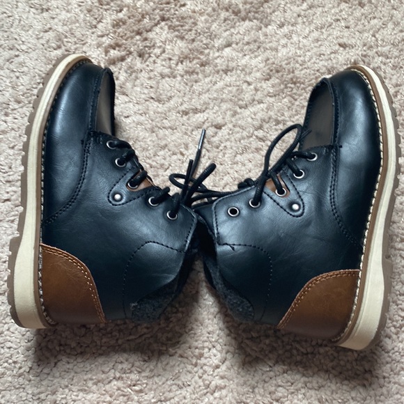 Toddler boys size 12 Magellan Outdoors boots - Picture 6 of 6